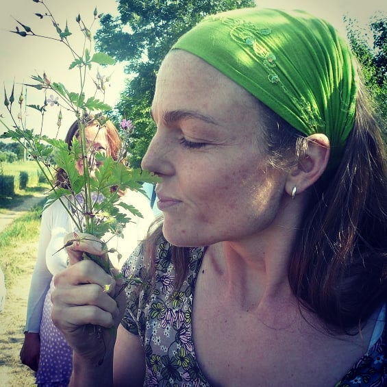 Kräuterpädagogin Mag. Edina Camus